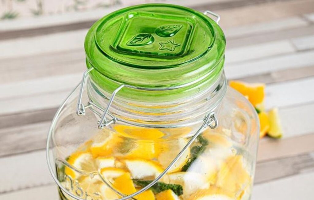 Dispensador de bebidas de cristal para amenizar tus fiestas. Dispensador de bebidas de cristal para amenizar tus fiestas.