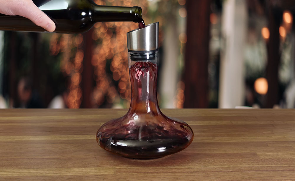 ¿Por qué y cuándo decantar un vino?