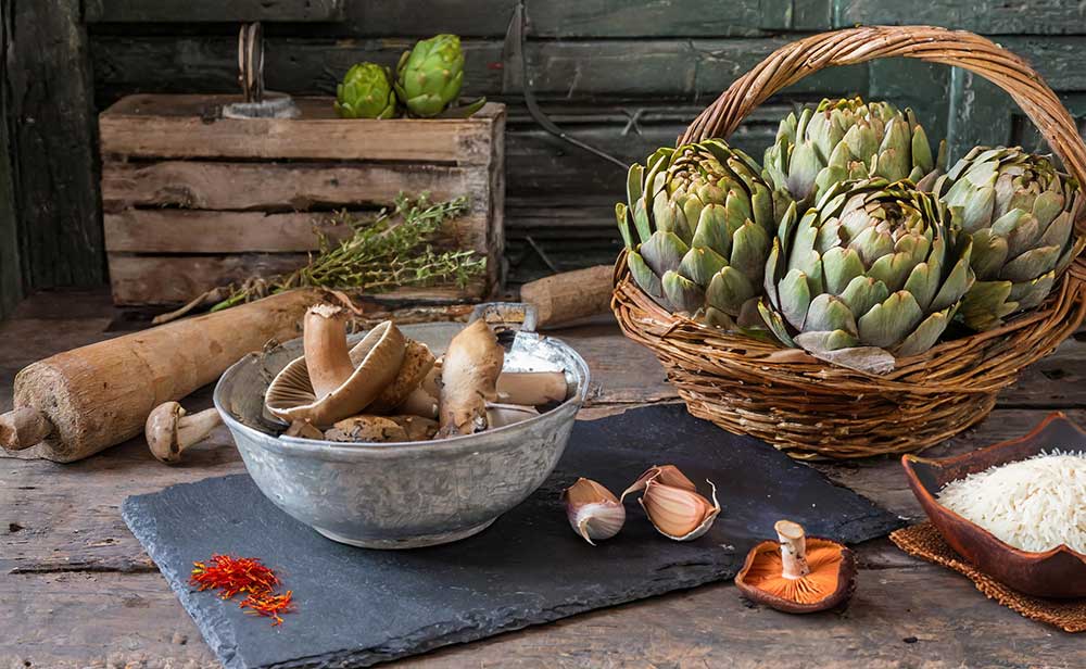 Arroz seco de blanquet, alcachofas y boletus