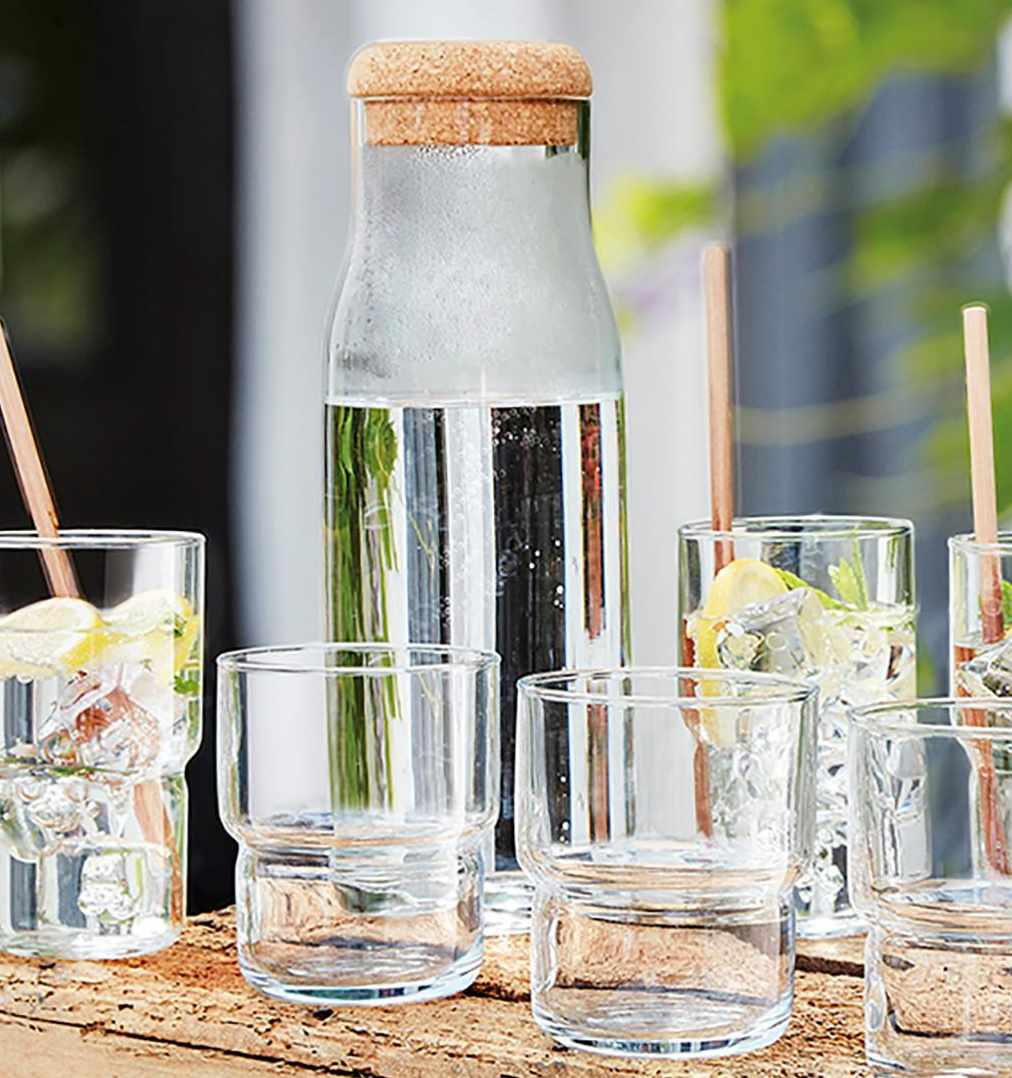 botella de cristal vintage con tapa