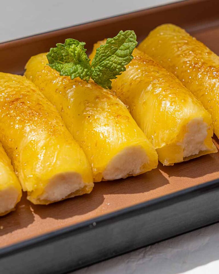 Canelones de piña, queso mascarpone y almendra