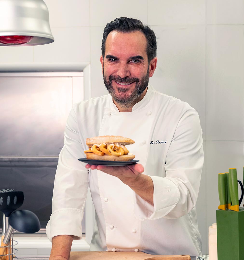 Bocadillo de calamares a la romana con alioli de Mario Sandoval