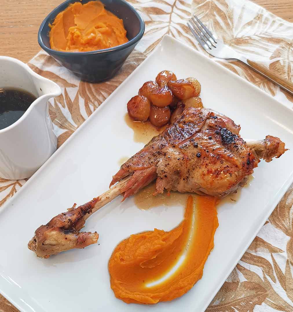 Cordero al horno con cremoso de boniato y cebolletas