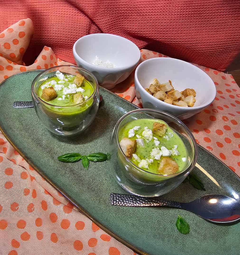Receta de Crema Fría de Calabacín y Albahaca