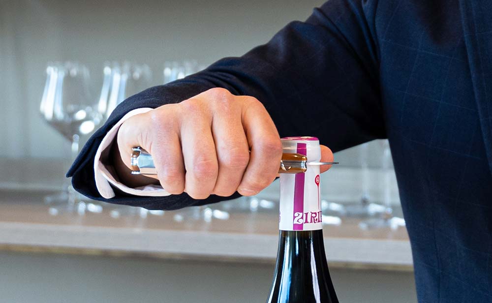 Cómo descorchar una botella de vino como un profesional