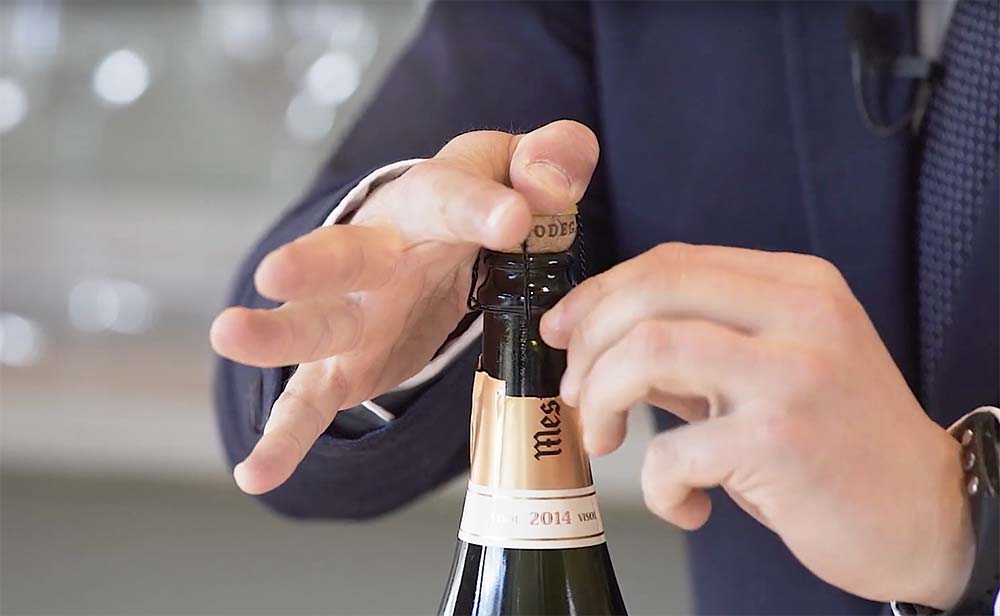 Cómo descorchar un vino espumoso como un sumiller Michelin