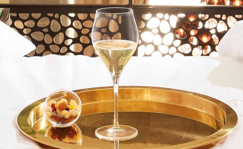 Servir el vino como un sumiller Michelin