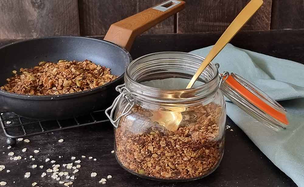 Cómo hacer granola casera de avena y semillas en sartén