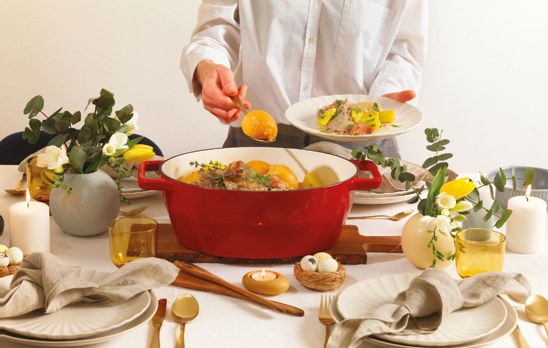 Guisar en ollas de hierro fundido rojo