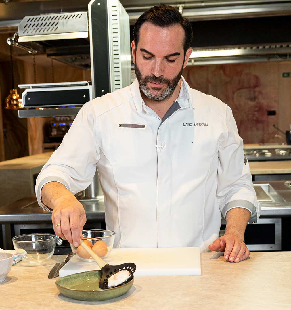 ¿Cómo se hacen los huevos poché? Técnica de Mario Sandoval