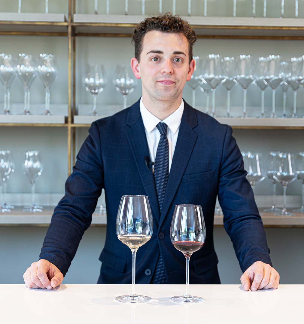 ¿Vino blanco para pescado y vino tinto en carnes?