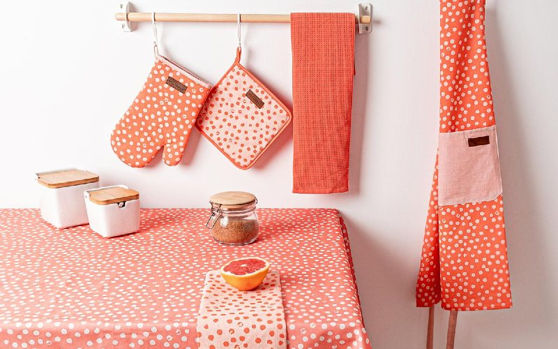 menaje de cocina en colores naranjas