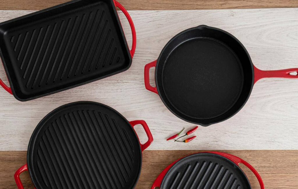 Sartenes de hierro fundido rojas