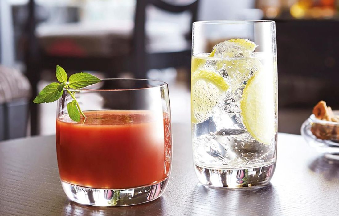 vasos de cristal transparentes