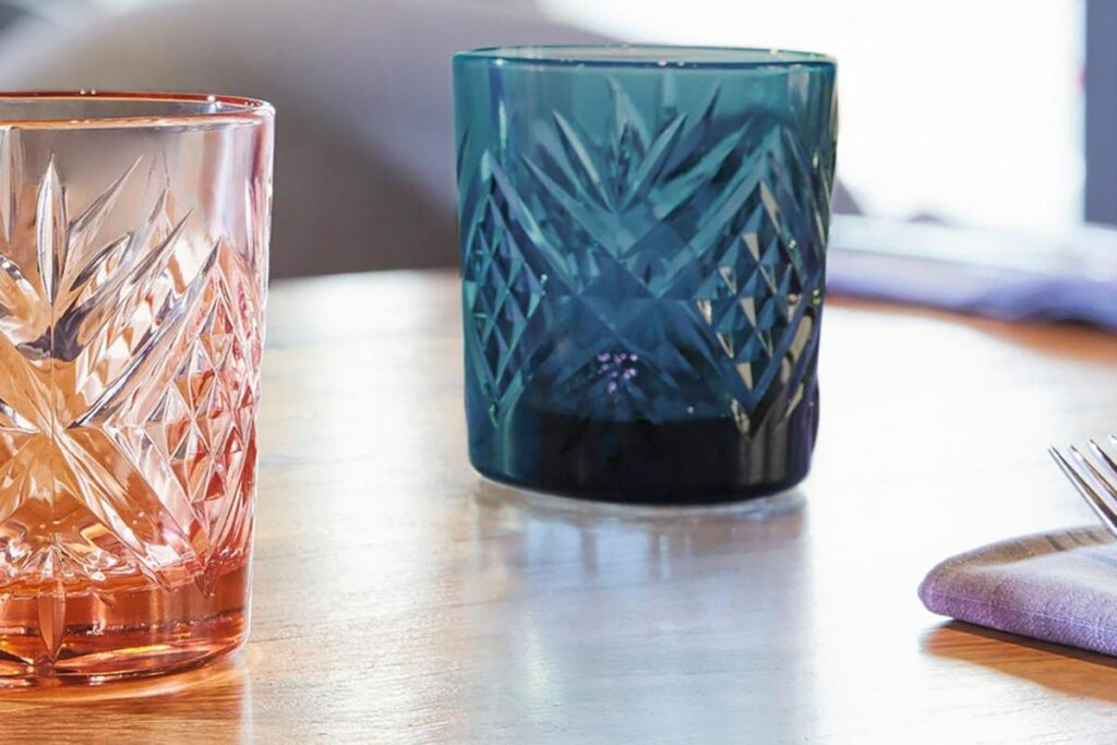 Vasos para hostelería de vidrio azul y naranja Arcoroc